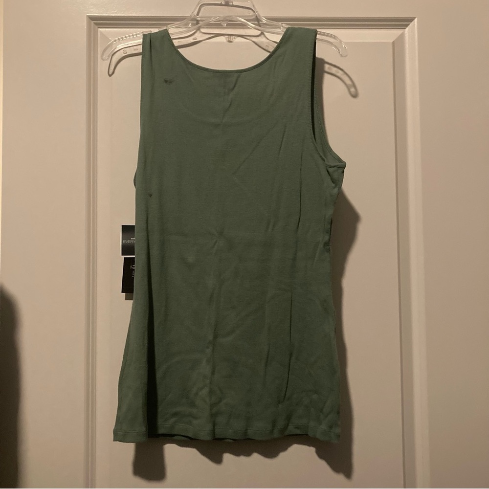 Green tank top - Picture 2 of 4